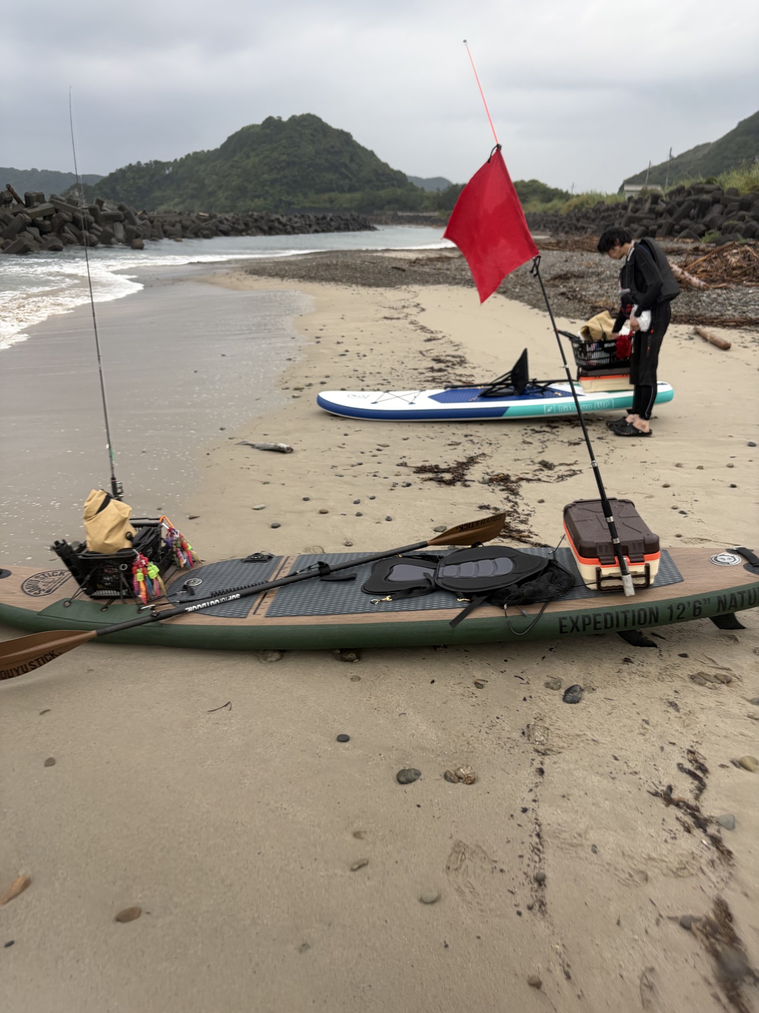急遽探した別の浜での出艇準備